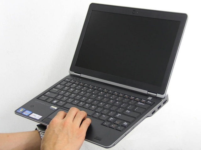 Latitude E6220 Original Garansi Material Plastik Komposit